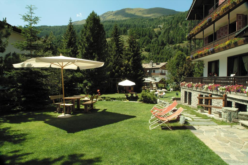 Hotel Castor Champoluc Buitenkant foto