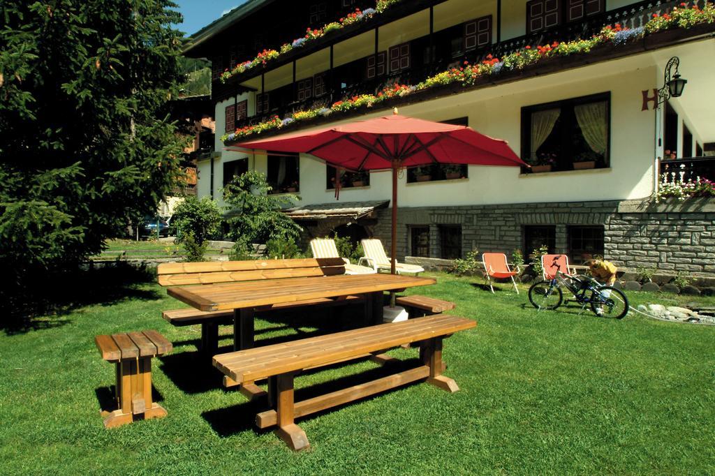 Hotel Castor Champoluc Buitenkant foto