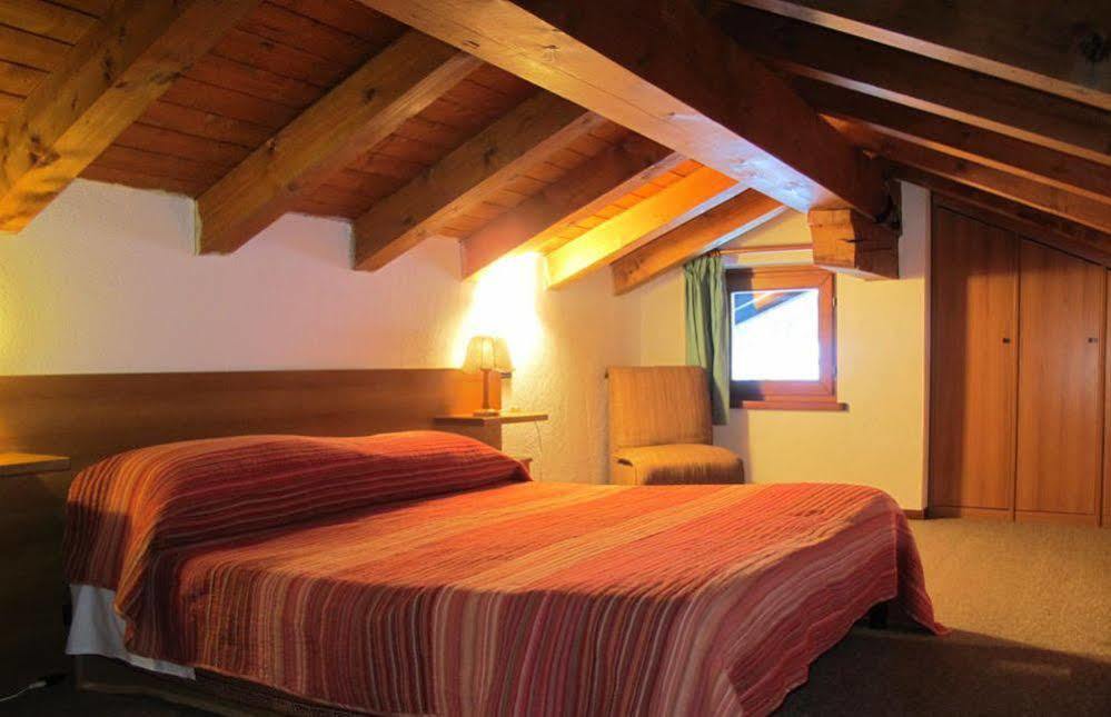 Hotel Castor Champoluc Buitenkant foto